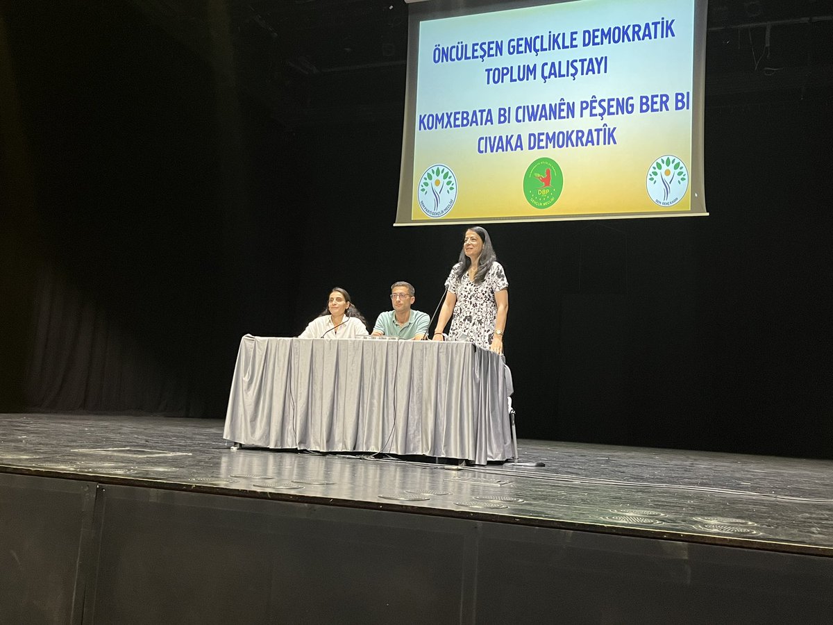 “Öncüleşen Gençlikle Demokratik Toplum” çalıştayını gerçekleştirdik.

Çalıştayda, demokratik uygarlık ve özgürlükçü model önerilerini tartıştık

Ulus Devlet Sosyalizmi Yenilgiye, 
Demokratik Toplum Sosyalizmi zafer götürür! 

<a href="/av_ebrugunay/">Ebru Günay</a>  
<a href="/Ayla_Akat/">Ayla AKAT</a> 
<a href="/DayanismaDicle/">Dicle Özgür Öğrenci Dayanışması</a>