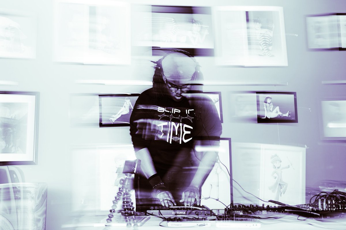 Banned Arct1c Ads Pt. 2 🟪🛩️

The “Blip In Time” Merch collection is available through my website arct1csigloo.com 💜

Hoodies, T-Shirts, and Cds are available 

📸: Brandon Russell
