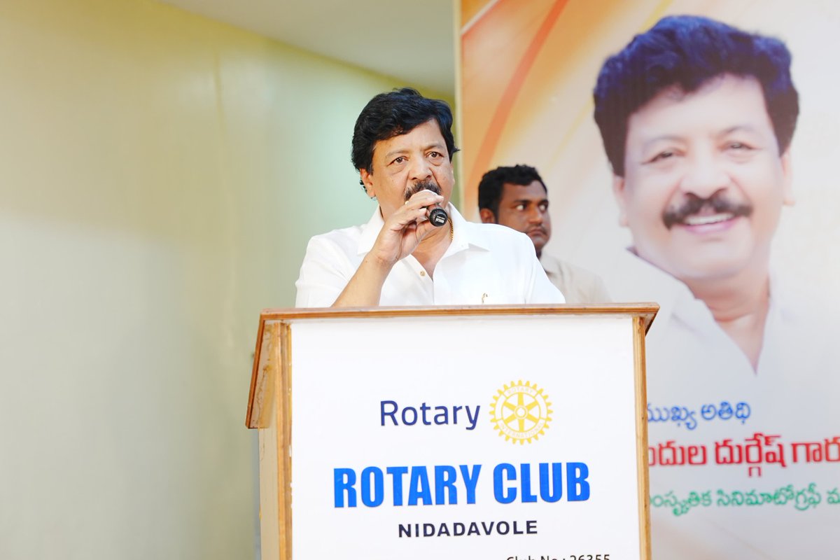 నిడదవోలు నియోజకవర్గం, నిడదవోలు పట్టణంలో గల రోటరీ ఆడిటోరియం నందు నిడదవోలు రోటరీ క్లబ్ 37వ నూతన కార్యవర్గ ప్రమాణ స్వీకార మహోత్సవంలో పాల్గొని కార్యవర్గ సభ్యులకు శుభాకాంక్షలు తెలియజేసాను. ఈ సందర్భంగా 2025 ఎస్.ఎస్.సి పరీక్షలలో అత్యధిక మార్కులు సాధించిన విద్యార్థులకు మెడల్స్ వేసి