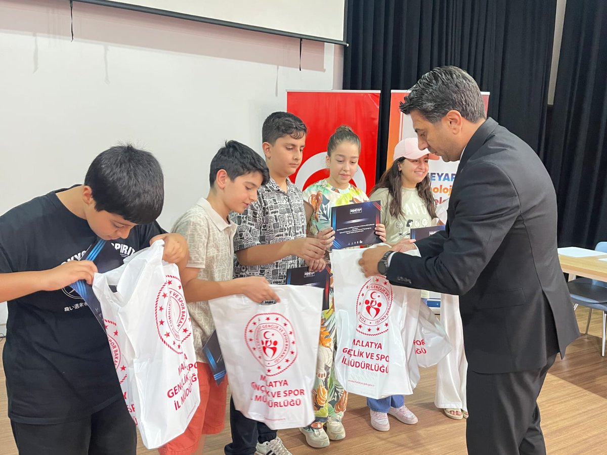 🔧 Hayal ettiler, kodladılar, devreleri konuşturdular! ⚙️💡
Şimdi sıra projelerini sergilemekte! 🎤🎯
#DENEYAP öğrencilerimiz büyük bir heyecanla proje şenliğinde buluştu! 🚀👾
Gelecek burada şekilleniyor! 🇹🇷

#DeneyapTürkiye
#ProjeŞenliği