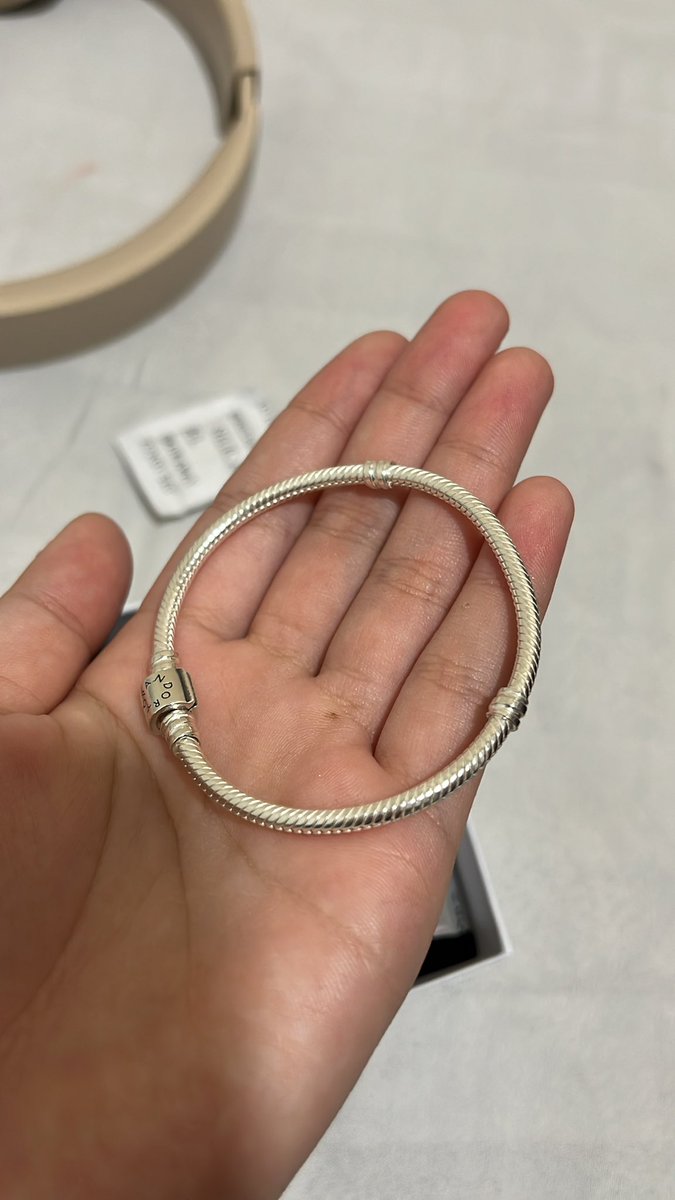 akirania76's tweet image. WTS gelang Pandora preloved, with original box + paper bag 💖
💸 800k (tanpa charm)
💸 950k (dengan charm)
 
• masih kinclong banget baru 2x pemakaian 

pls bu banget sksksksk

#zonauang #zonajajan #pandorapreloved #preloved