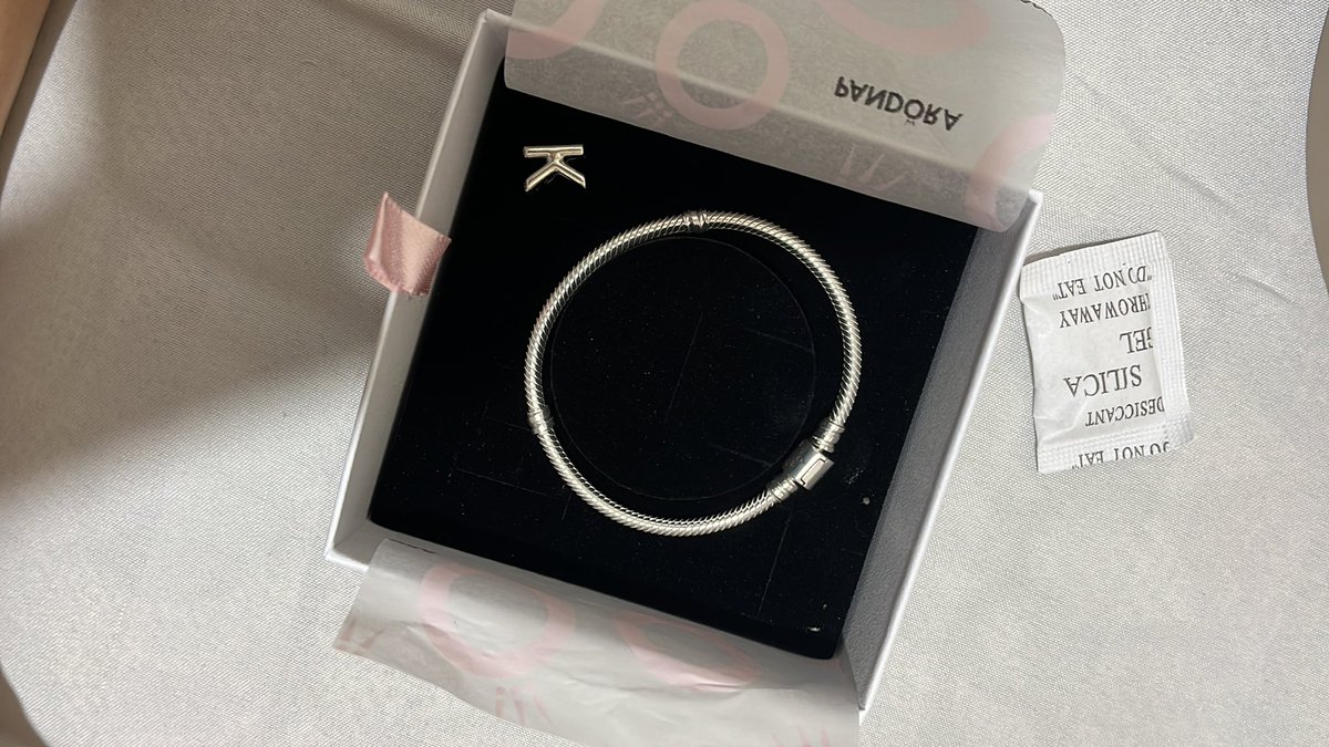 akirania76's tweet image. WTS gelang Pandora preloved, with original box + paper bag 💖
💸 800k (tanpa charm)
💸 950k (dengan charm)
 
• masih kinclong banget baru 2x pemakaian 

pls bu banget sksksksk

#zonauang #zonajajan #pandorapreloved #preloved