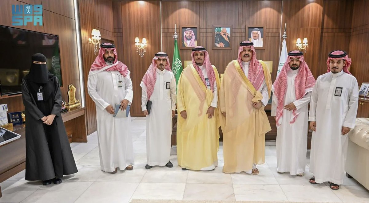 سعدنا هذا اليوم بلقاء صاحب السمو الملكي الأمير عبدالعزيز بن سعد بن عبدالعزيز أمير منطقة حائل 

وتشرفت بمعية سعادة أمين منطقة حائل م. سلطان بن حامد الزايدي وسعادة الوكلاء بلقاء سموه وإطلاق #جائزة_الأمير_عبدالعزيز_بن_سعد_لتأصيل_الهوية_العمرانية 

#حائل_الأجمل
#أمانة_منطقة_حائل