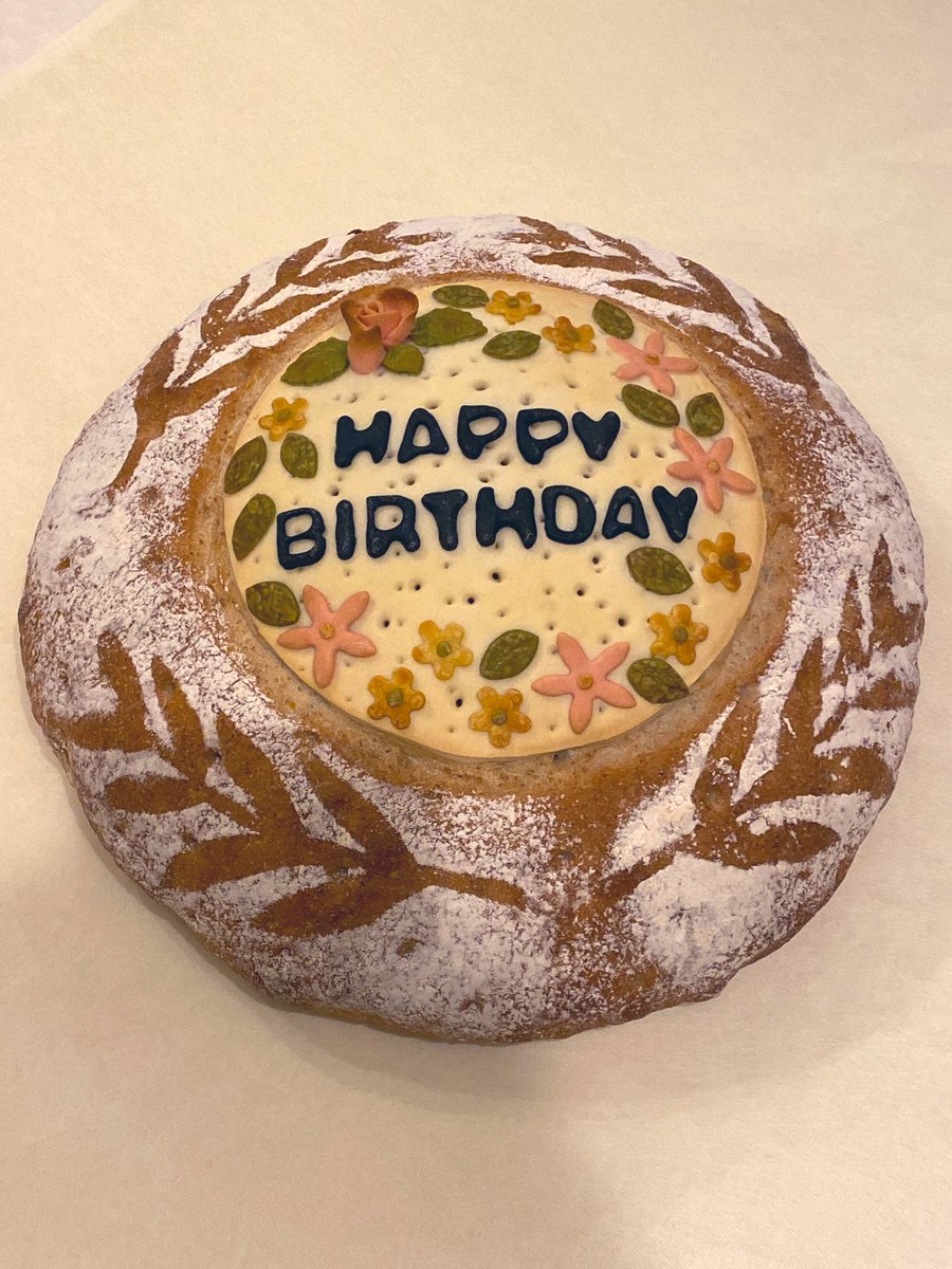 海紘、お誕生日おめでとう🎂🎊🎂
海紘の大好きなパンでお祝いだよ🥐🥳🥐
#까만_밤하늘_속의_별들_보다_빛나는_이민혁
#민혁이와_우리는_이어져있어_살아있는한
#민혁아_생일_축하해_많이_먹고_힘내자
#0707_HAPPY_MINHYUK_DAY