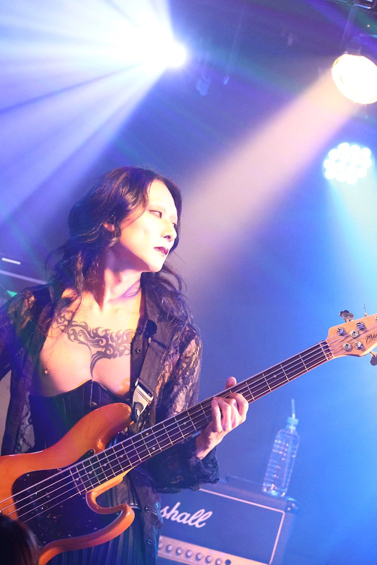 July 4th 2025 at Ikebukuro EDGE 
Performed as a support bassist for HEROINE.

Photographer <a href="/zoisite_info/">zoisite_information</a>