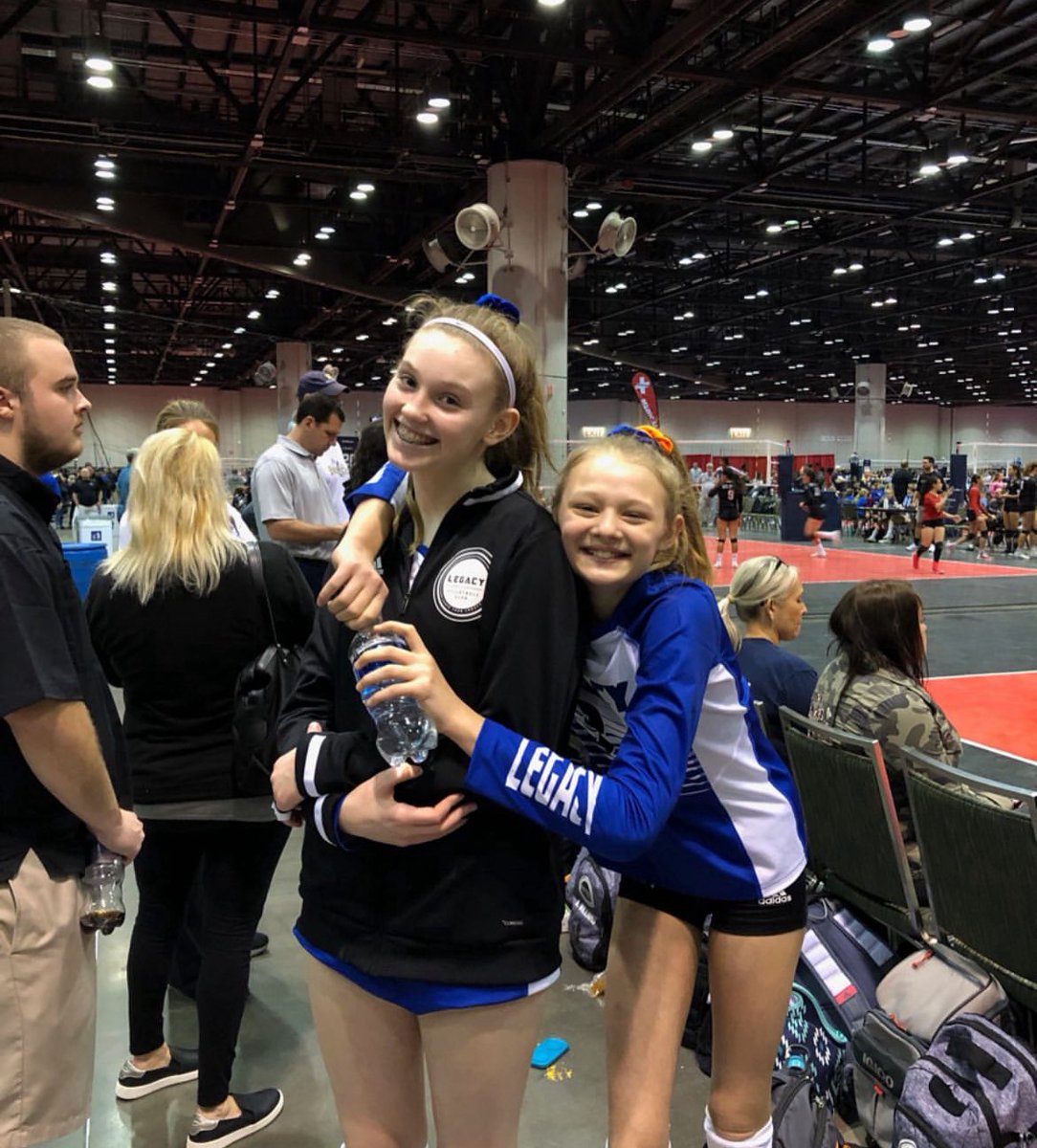 legacy VBC alums campbell flynn and gabby divita together in this adorable photo 🥹💙 who would’ve known they’d end up being future teammates as well !!