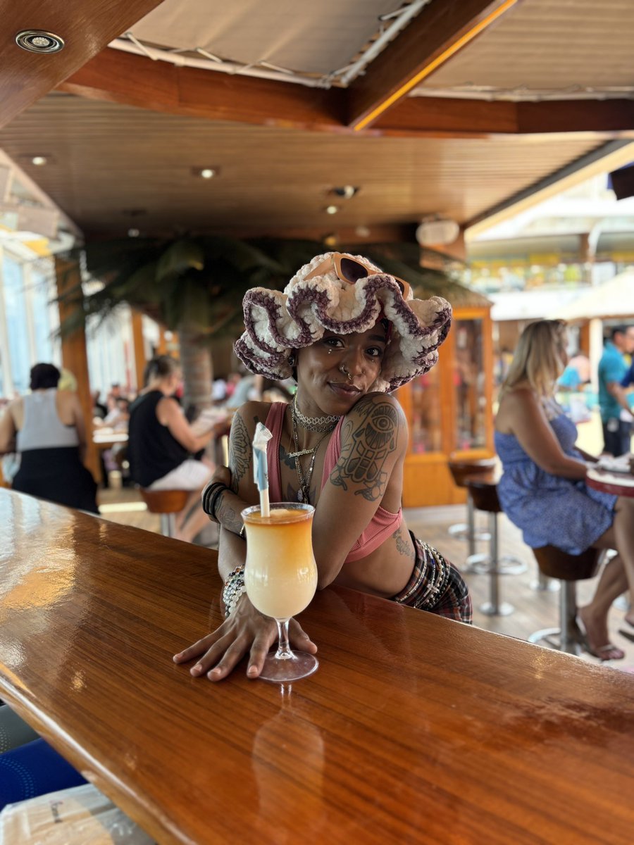 the way i’m bouda be acting upppp on this mf vacay…i deserve all of this.

1st vacation drink🍹
📍MIAMI, FL