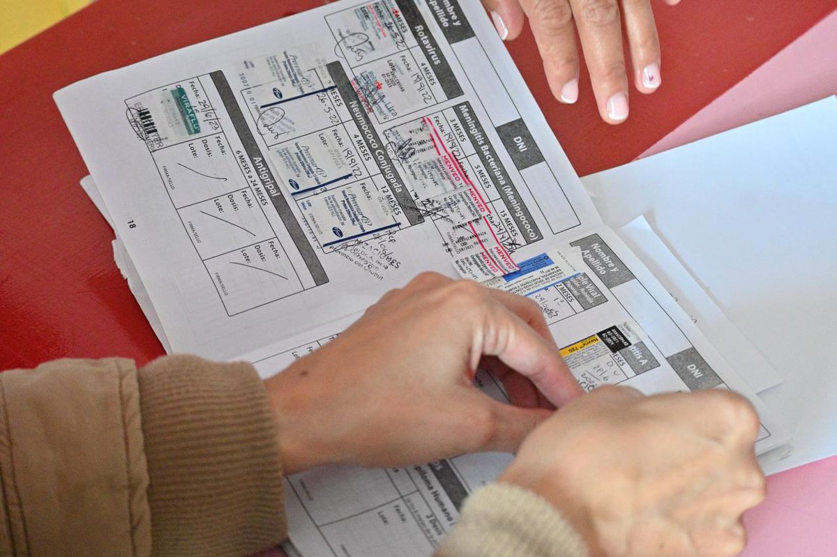 #Madryn: vacunación en barrios durante las vacaciones de invierno 
<a href="/robertoneme/">Lic. Roberto Luis Neme</a> <a href="/munimadryn/">Muni Madryn</a> <a href="/Gus_Sastre/">Gustavo Sastre</a> 
digitalchubut.com/madryn-vacunac…