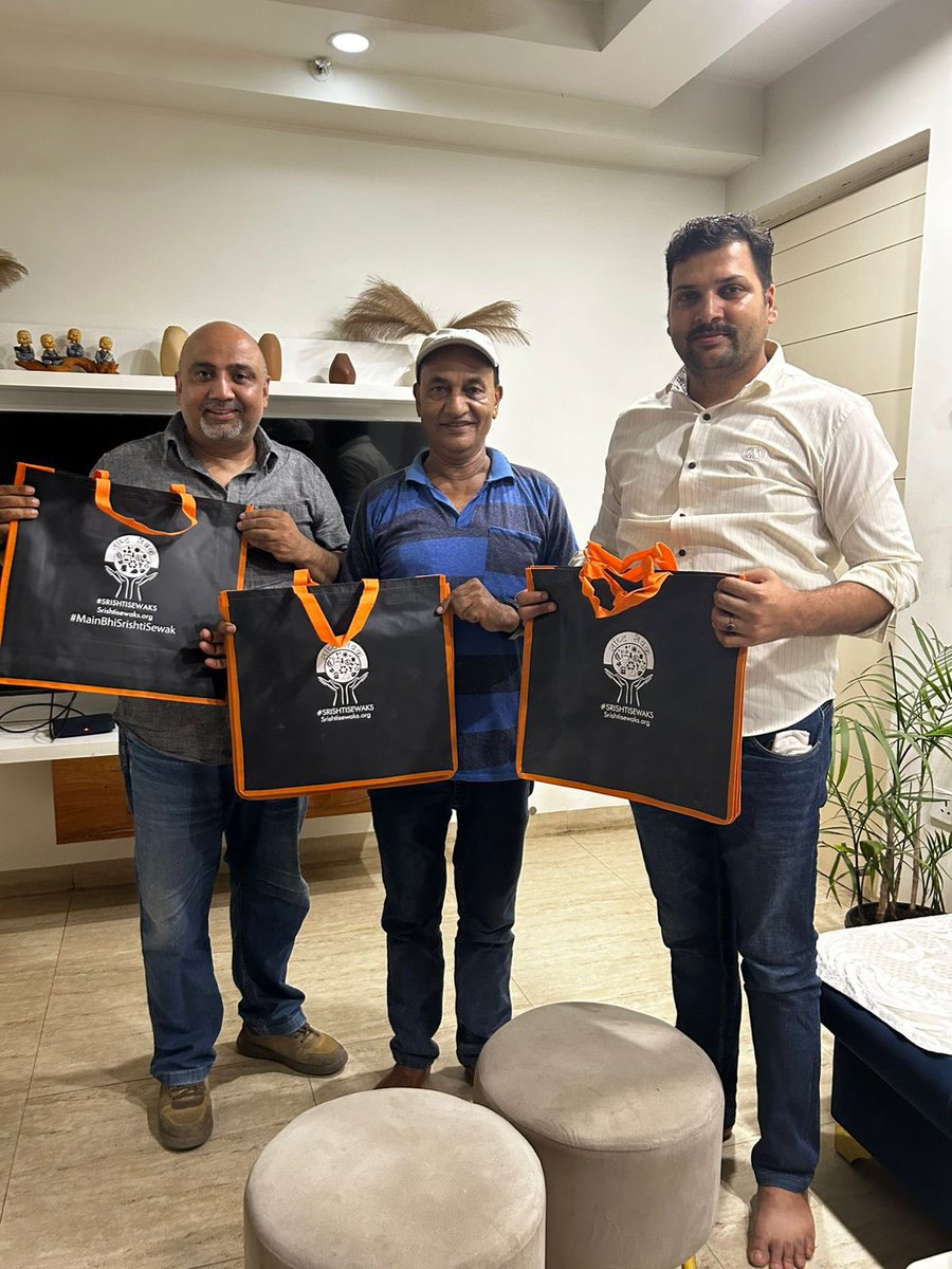 single use plastic को घरों से हटाने तथा कपड़े के bags को promote करने के लिए नोएडा में पर्यावरण मित्रो के साथ मिलकर जागरूकता अभियान चलाया 
<a href="/UNEP/">UN Environment Programme</a> <a href="/CPCB_OFFICIAL/">Central Pollution Control Board</a> 
<a href="/CMOfficeUP/">CM Office, GoUP</a> <a href="/PMOIndia/">PMO India</a>