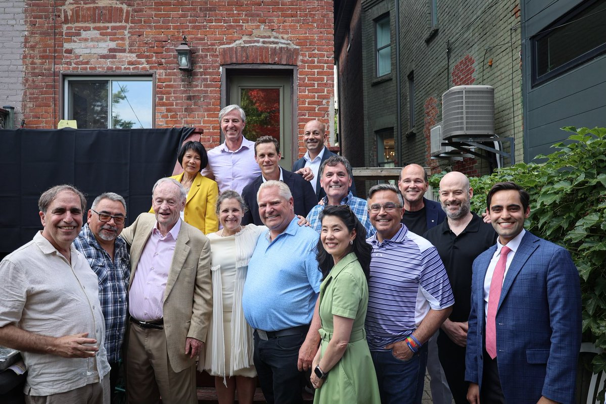 Freeland hosted a bunch of people in her backyard to "celebrate" the Liberals "accomplishments on trade" yesterday.

I see two "Conservative" premiers there - Doug Ford and Tim Houston.

The two who stabbed Poilievre and the CPC in the back during  the election.

Fucking scum.
