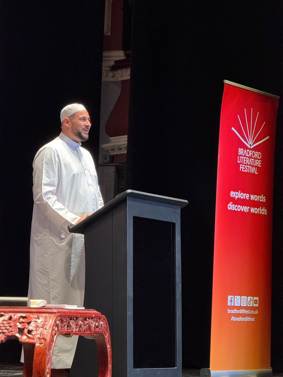 guidancehub's tweet image. With warmth and reverence, Imam Adam Kelwick opens the gathering - ushering us into the legacy of Imam Abul Hasan al-Shadhili.
He reminds us: every seeker on the path of spiritual growth has been shaped, directly or indirectly, by this great saint.
#HeavenlyWisdom