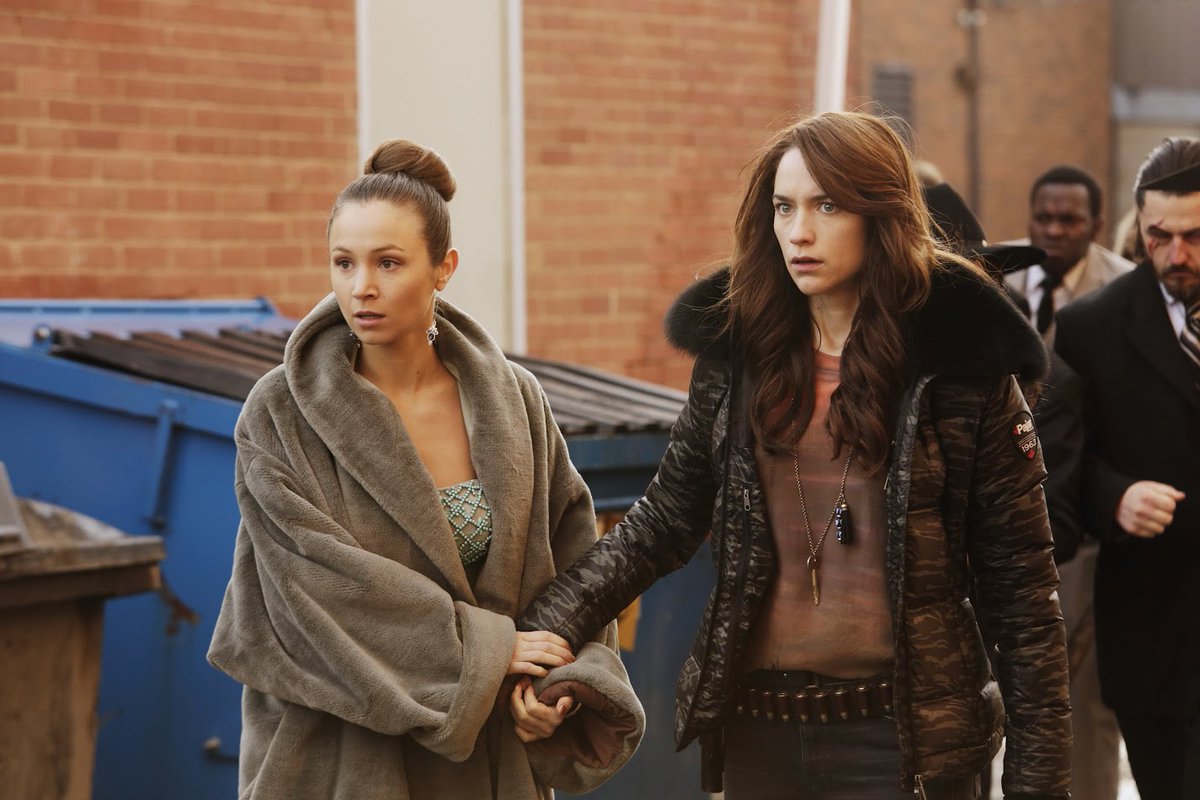 This is an underappreciated Earp sister scene. Part of the reason why is likely because it occurs just before THE scene. You know, the one that still makes me cry EVERY time I think of it.

What Earp sister scene do you think is underappreciated?

#WynonnaEarp #EarpSistersSunday