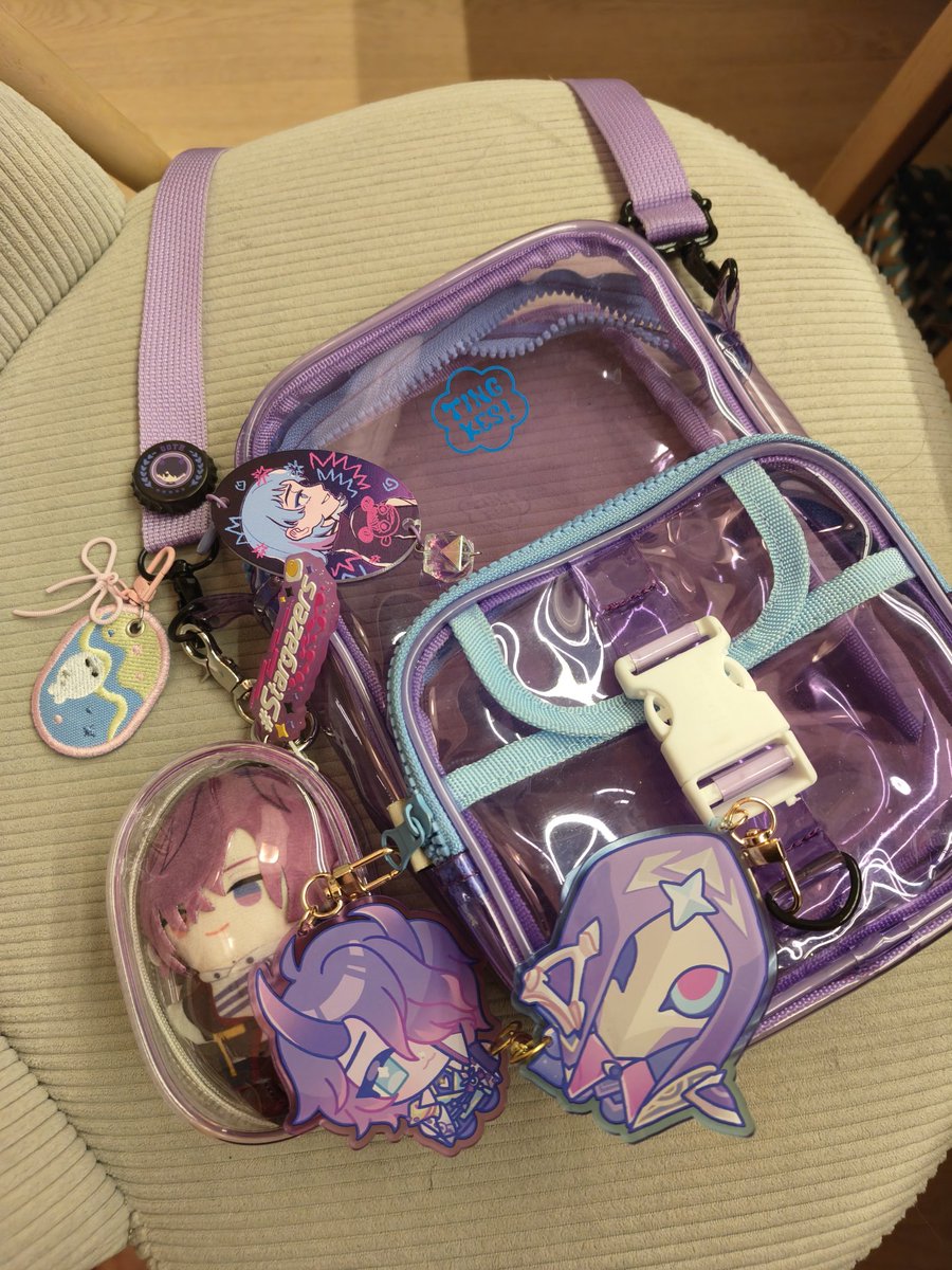 refrainbow's tweet image. Look at my ourple bag 💜