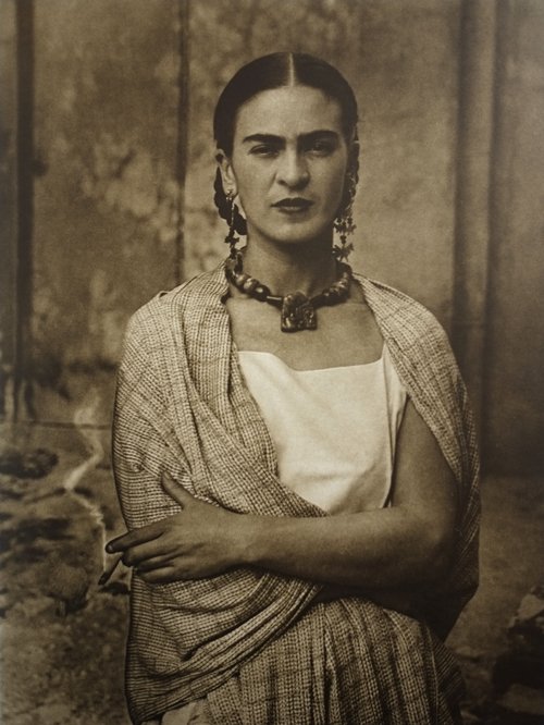 Am 6.7.1907 wird die Künstlerin und Kommunistin #Frida #Kahlo geboren. Ihre Kunst ist Ausdruck eines originellen Surrealismus, in dem sie ihr krisenhaftes Leben verarbeitet hat. Sie ist heute die bekannteste Künstlerin Lateinamerikas und zur Ikone stilisiert.
