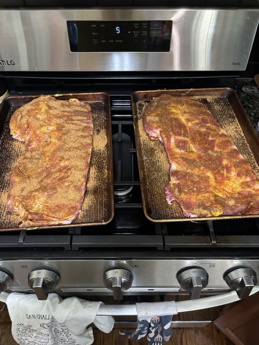 Ribs are rubbed and in the smoker. 

🐷🩻💨