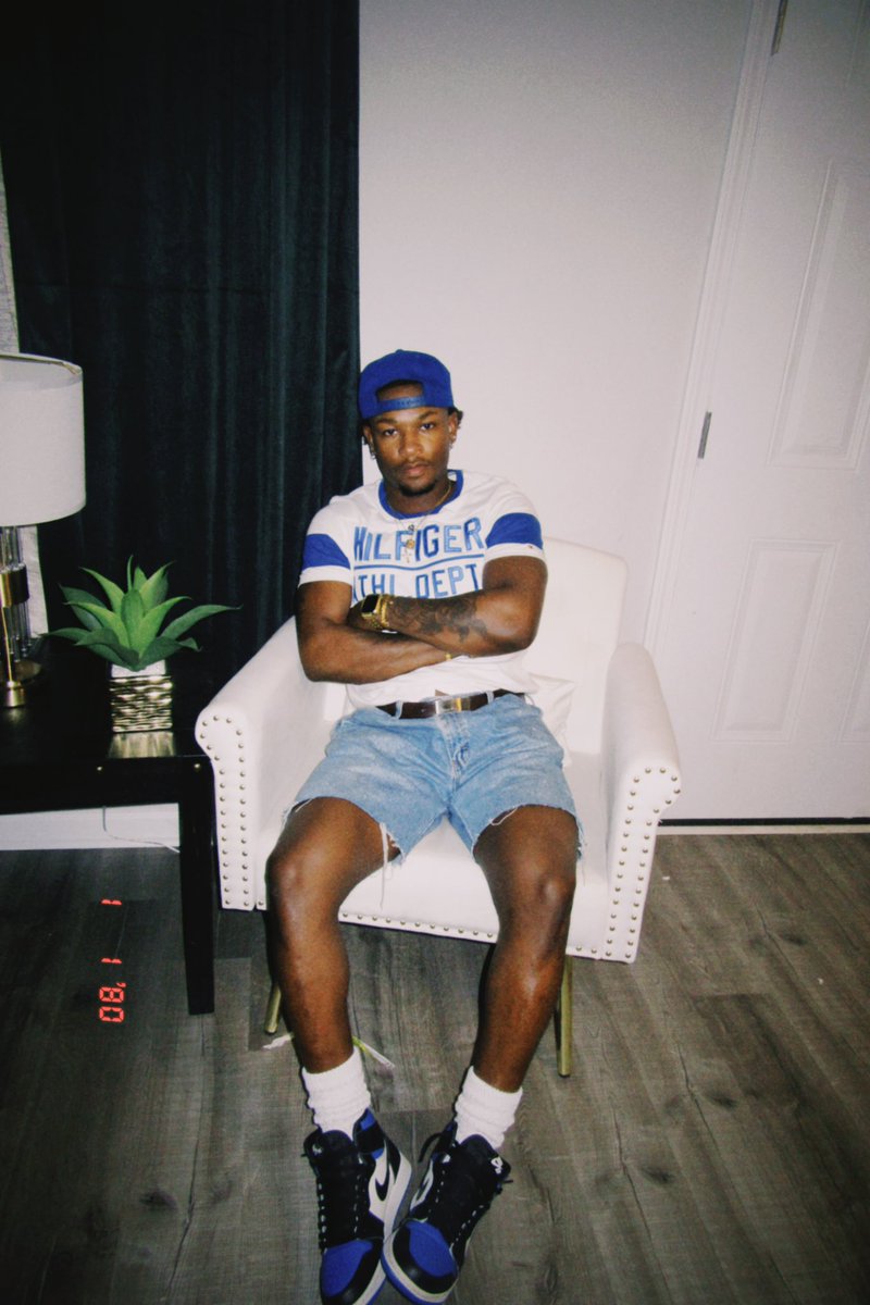 LifeOfQuan00's tweet photo. 💙💙#90sparty https://t.co/BrtW2ZmSVC