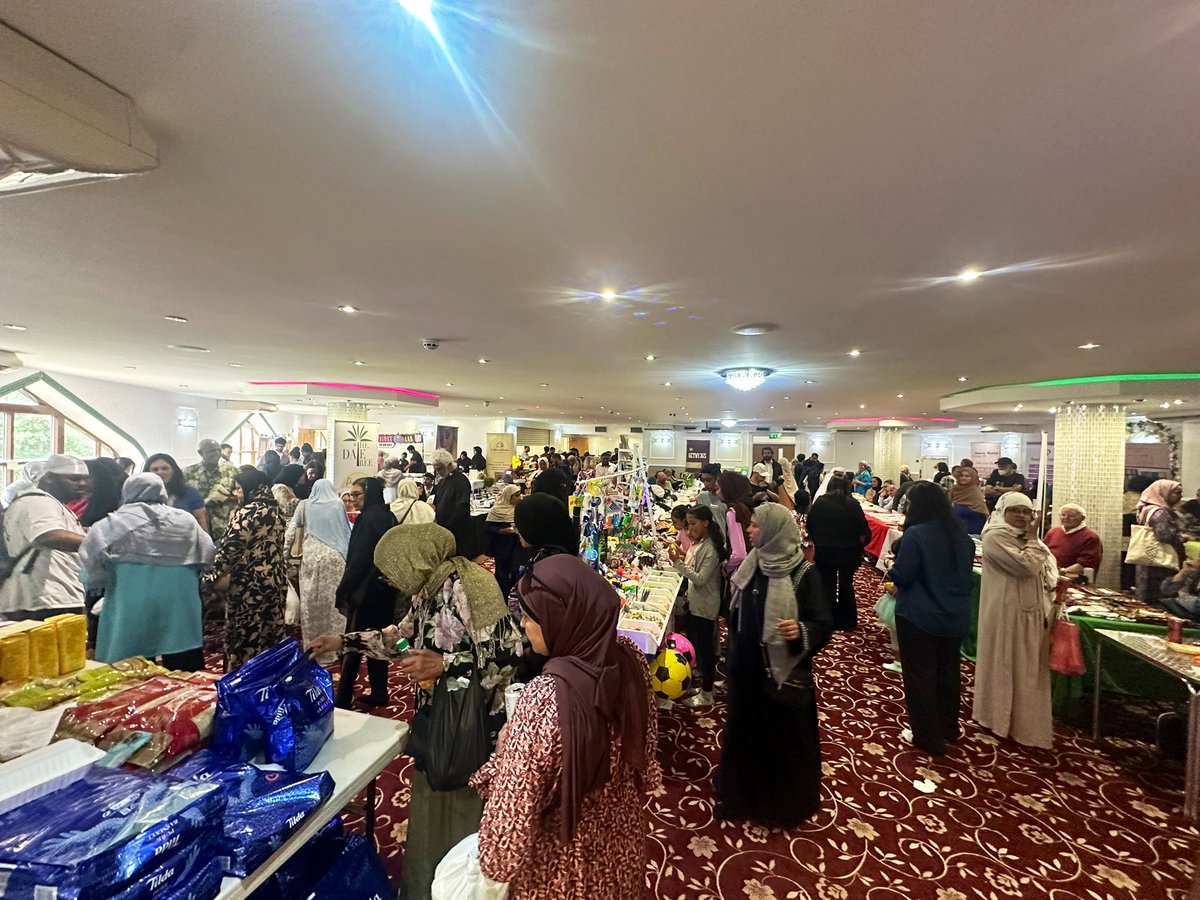 Ajda Ovat (@ajdao) on Twitter photo Thank you to Bibi & the LICS for organising today’s bazaar fundraiser at Wightman Road Mosque — a wonderful event bringing the community together for a worthy cause. I was pleased to join the Leader of <a href="/haringeycouncil/">Haringey Council</a>, <a href="/MayorHaringey/">Mayor of Haringey</a>, cllr colleagues & local police in solidarity Thank you to Bibi & the LICS for organising today’s bazaar fundraiser at Wightman Road Mosque — a wonderful event bringing the community together for a worthy cause. I was pleased to join the Leader of <a href="/haringeycouncil/">Haringey Council</a>, <a href="/MayorHaringey/">Mayor of Haringey</a>, cllr colleagues & local police in solidarity