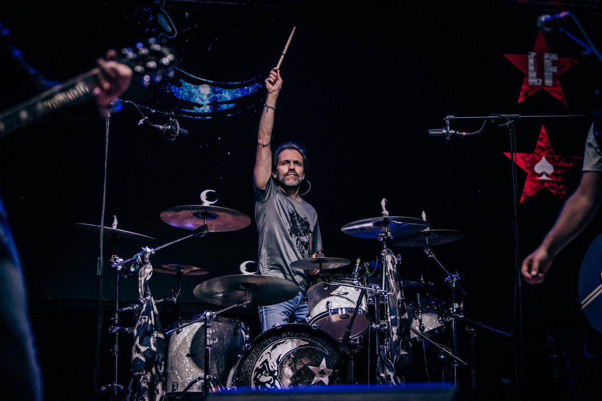 La Fuga (@lafugarock) on Twitter photo Ayer arrancamos julio en Toledo, concretamente en el Festival Distrito 4507, gracias a quienes os acercasteis a disfrutar de la noche con nosotros.
Próxima parada:
📌 Miércoles 9 - Pirata Beach Festival <a href="/PirataFestival/">Pirata Beach Fest</a> (Gandía)
📸 <a href="/andrea__silvan/">Andrea Silván</a> Ayer arrancamos julio en Toledo, concretamente en el Festival Distrito 4507, gracias a quienes os acercasteis a disfrutar de la noche con nosotros.
Próxima parada:
📌 Miércoles 9 - Pirata Beach Festival <a href="/PirataFestival/">Pirata Beach Fest</a> (Gandía)
📸 <a href="/andrea__silvan/">Andrea Silván</a>