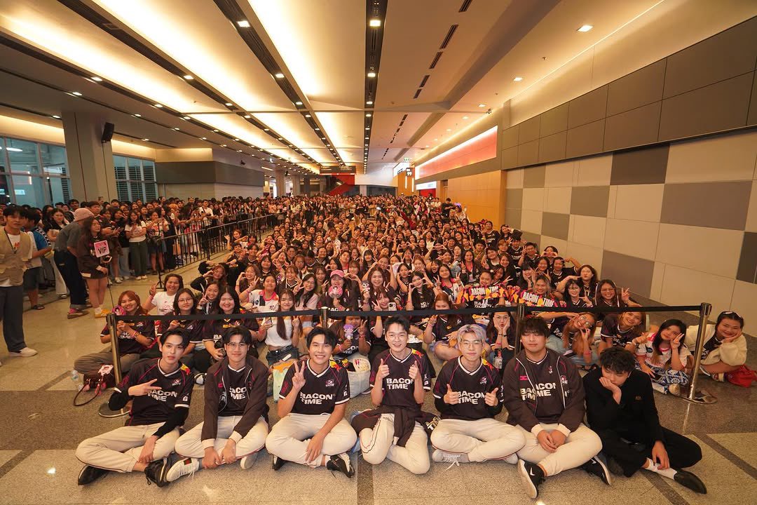 MyammynaMy's tweet image. น้องเบคคนเก่ง ~ ไม่ว่าเราจะล้มอีกสักกี่ครั้ง อยากให้รู้ว่าพี่ๆพร้อมโอบรับน้องเสมอ เเละจะคอยเป็นกำลังใจเเละเเรงเชียร์ให้น้องๆเสมอนะคับ เรายังมีกันเเละกันนะ จับมือกันก้าวผ่านความผิดหวังนี้ไปด้วยกัน มาสู้กันใหม่ทัวร์หน้าคับ ฮึบๆ 🤍 รักน้องเบคเสมอ #ทีมBaconTime #BACdiwa