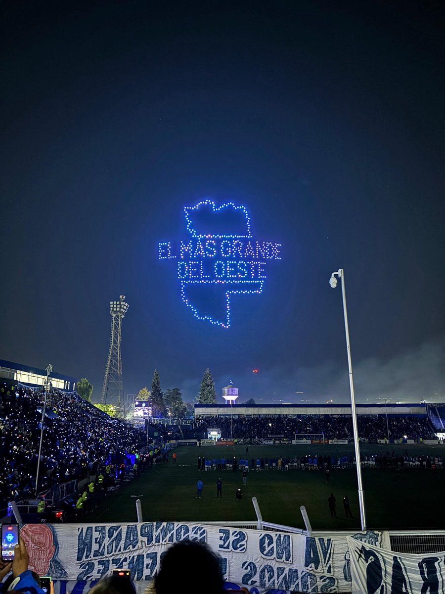 El país completo se admiró y nos felicitó 

Solo a un espécimen se le dió por llorar

Correte pendejo boludo que el expreso arrancó y no frena 🔵⚪👊🏽

Sos gigante GODOY CRUZ 🙌🏽🍇🍷✈️