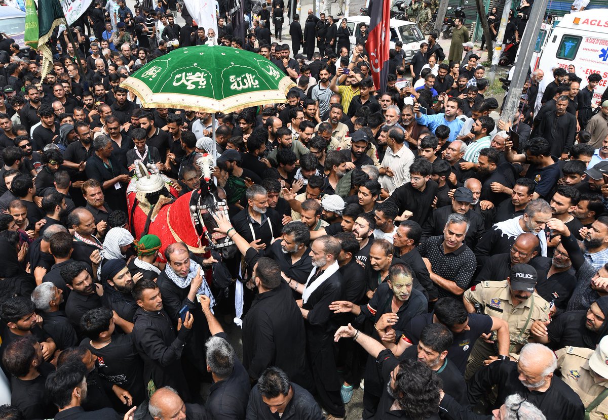 basiitzargar's tweet image. Kashmir marks Youm-e-Ashura with mourning processions