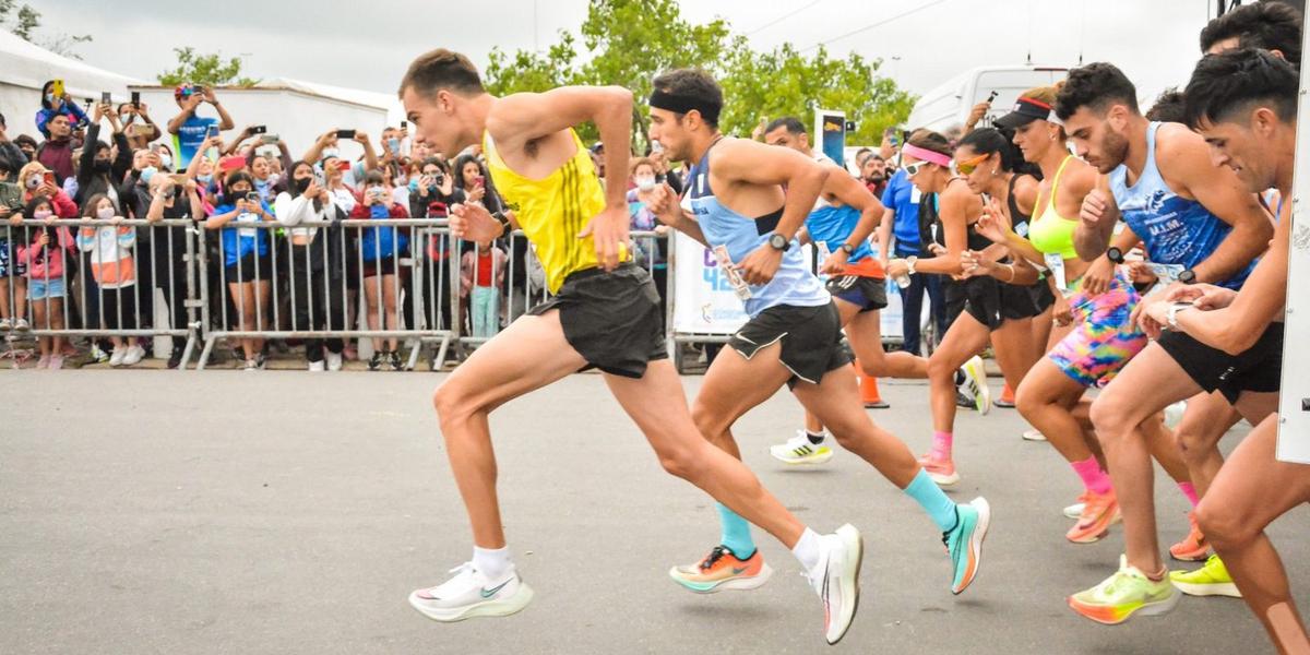 Cadena3Com's tweet photo. Córdoba celebró su 452° aniversario con una maratón que rompió récords https://t.co/32rlAKEMbl https://t.co/iKFICj4VmX