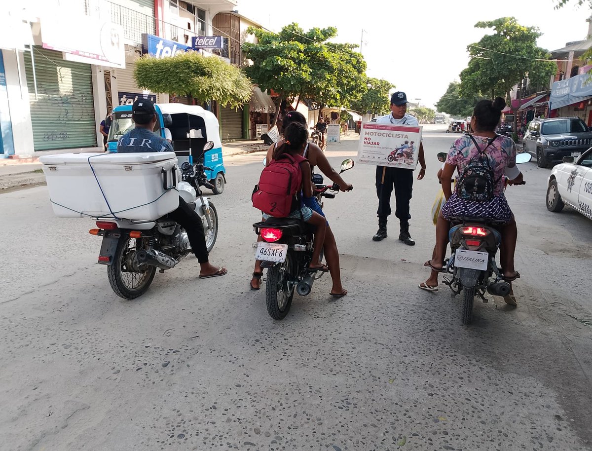 Policía Vial Estatal (@polvial_goboax) on Twitter photo 🛵🏍️🚫Motociclista recuerde: Está prohibido viajar con menores de 10 años a bordo. #Oaxaca
<a href="/GobOax/">Gobierno de Oaxaca</a> <a href="/salomonj/">Salomón Jara Cruz</a> <a href="/IvanGarcia_A/">Iván García Álvarez</a> <a href="/ToryLopezS/">Toribio López Sánchez.</a> 🛵🏍️🚫Motociclista recuerde: Está prohibido viajar con menores de 10 años a bordo. #Oaxaca
<a href="/GobOax/">Gobierno de Oaxaca</a> <a href="/salomonj/">Salomón Jara Cruz</a> <a href="/IvanGarcia_A/">Iván García Álvarez</a> <a href="/ToryLopezS/">Toribio López Sánchez.</a>