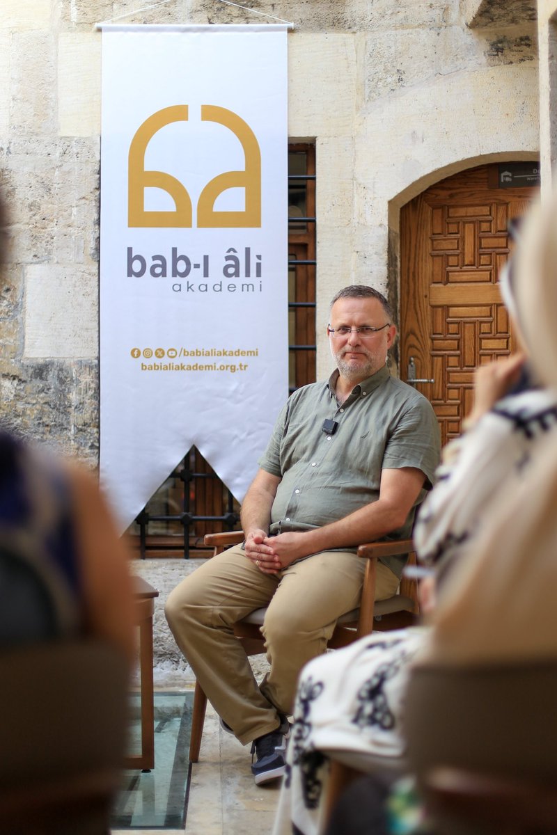 Bab-ı Âli Akademi’de Ertuğrul Ökten ile sanat, edebiyat ve düşüncede takdirin tahakküme evrildiği tarihsel ve politik zeminleri tartıştık.

#babıaliakademi #ertuğrulökten #takdir #tahakküm #tarih #kültür #cağaloğlu #yenidunyavakfi