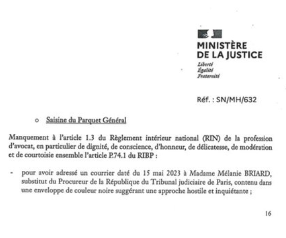 lesaurores's tweet photo. Avouez que c'est quand même historique. 

Pour rappel, il n'y a que cent procédures disciplinaires par an, pour 38.000 avocats. 

@anatolium en est à sa quatrième pour des motifs tous aussi fallacieux ou futiles les uns que les autres. 

Dont celui-là. https://t.co/JE6UD9WZgd