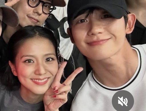 Then                                                This
#Haesoo   พ่อหนุ่มหมวกดำคนดีคนเดิม 🥹