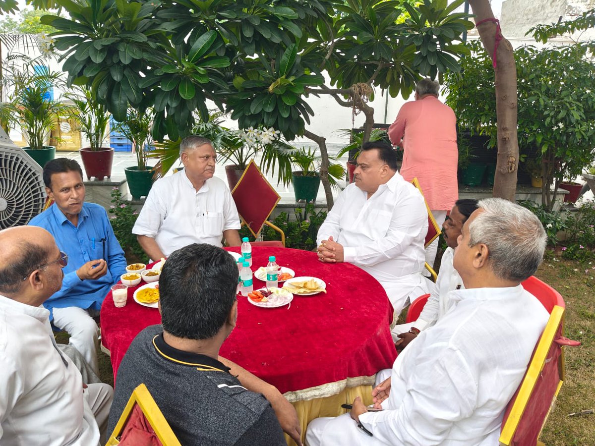 चौधरी <a href="/INCUdaiBhan/">Udai Bhan</a> जी के द्वारा आयोजित श्रद्धांजलि कार्यक्रम में आज हसनपुर विधानसभा से दो बार विधायक रहे स्व. चौधरी गयालाल जी की पुण्यतिथि पर उन्हें सादर नमन किया। 

फूल अर्पित कर उनके आदर्शों और जनसेवा की भावना को याद किया।