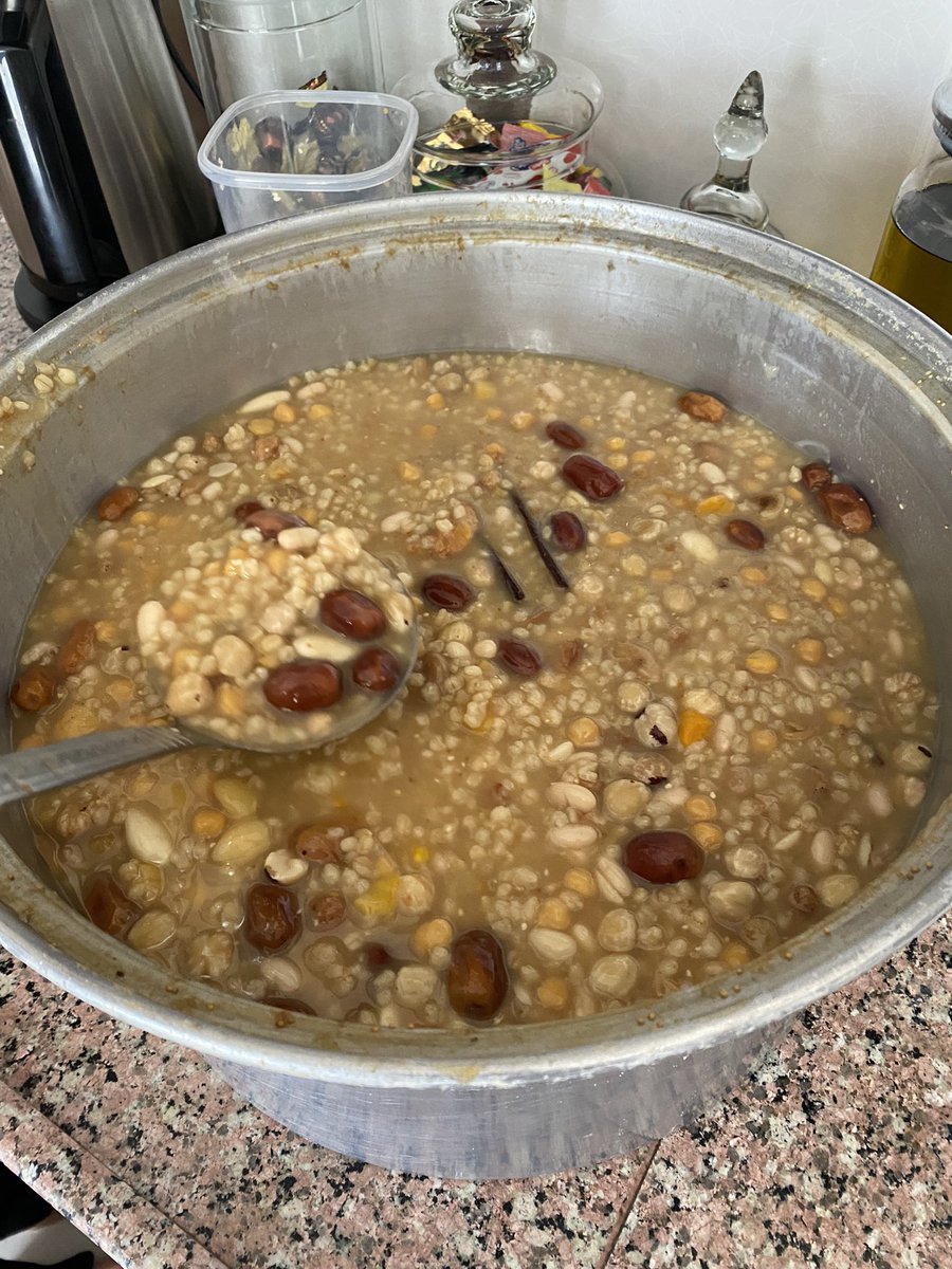 Aşure dediğin şudur ya, ekteki ne