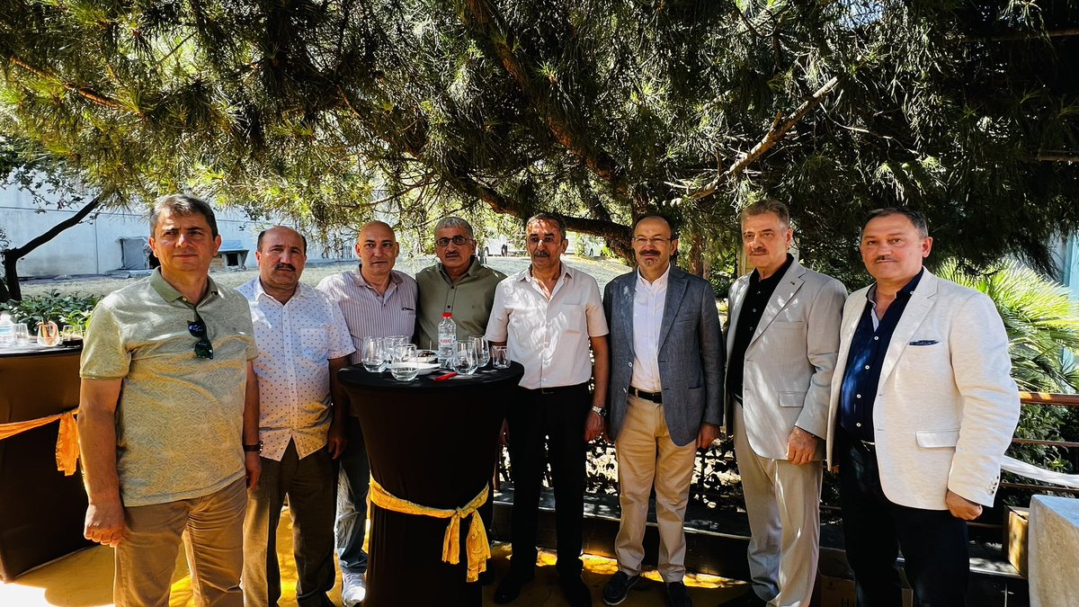 Gaziosmanpaşa Belediye Başkan yardımcısı  Turgay Aşık’ın oğlu Orkun Aşık ile Nisa Yanar kızımızın nikah akitlerine şahitlik ettik.
Genç çiftlerimizi tebrik eder ömür boyu mutluluklar dilerim .