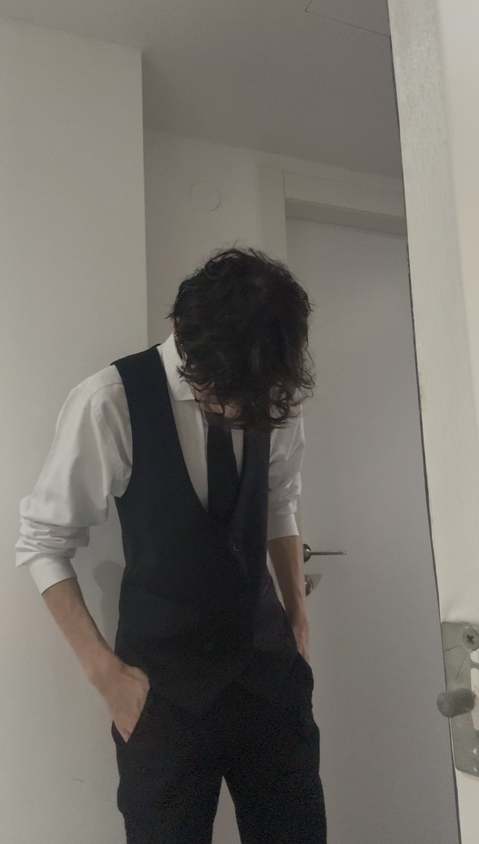 Not0men's tweet image. prom night 😶‍🌫️