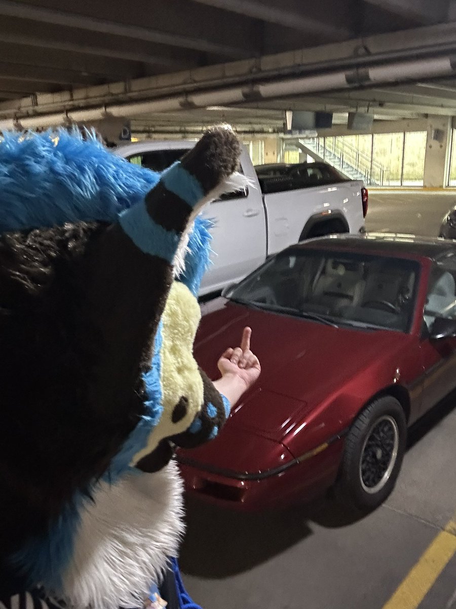 Found @LittlAlphaPup’s Fiero and I gotta say seeing it parked next to my corvette makes the vette look even better