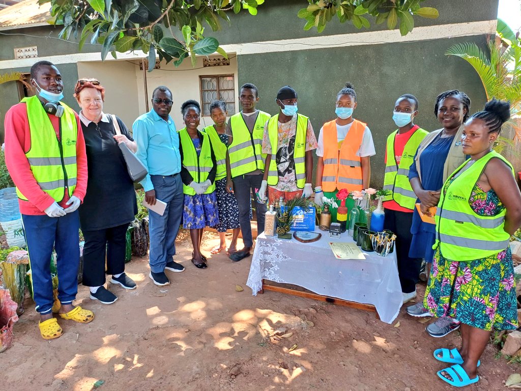 Mbuya2Network's tweet image. Glad to host @PlanUganda for an engaging visit to our Plastic Upcycling Project, a transformative initiative turning waste into opportunity, and pollution into purpose. Together, we explored how youth-led innovation is driving sustainable change
#YCAA
#GreenInnovation
#ActOnWaste