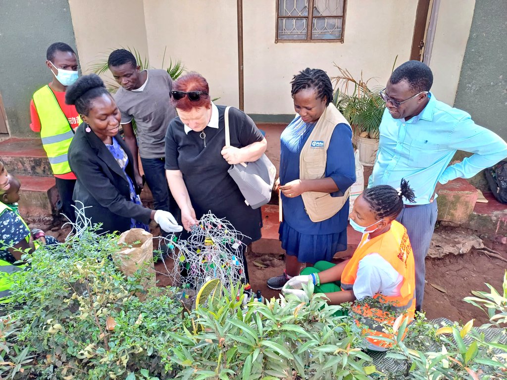 Mbuya2Network's tweet image. Glad to host @PlanUganda for an engaging visit to our Plastic Upcycling Project, a transformative initiative turning waste into opportunity, and pollution into purpose. Together, we explored how youth-led innovation is driving sustainable change
#YCAA
#GreenInnovation
#ActOnWaste