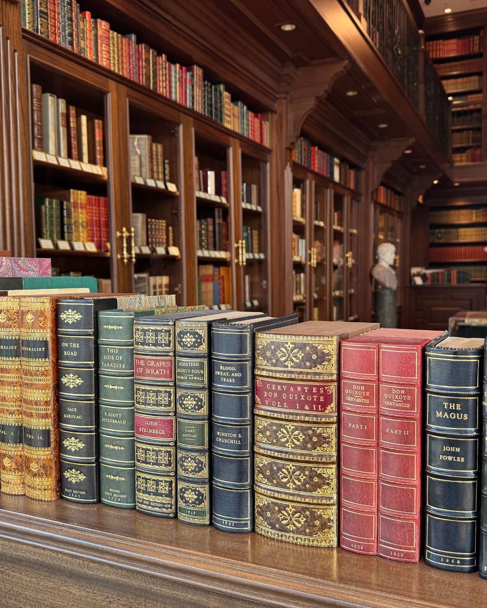 RaptisRareBooks's tweet photo. A glimpse into the past, one shelf at a time 📚🕰️✨#SundayShelfie

#RaptisRareBooks #BeautifuLlibraries #BeautifulBookStores #LibraryLove #LibraryGoals #BookLoversParadise #LibraryInspiration https://t.co/3gKltSD1Zn