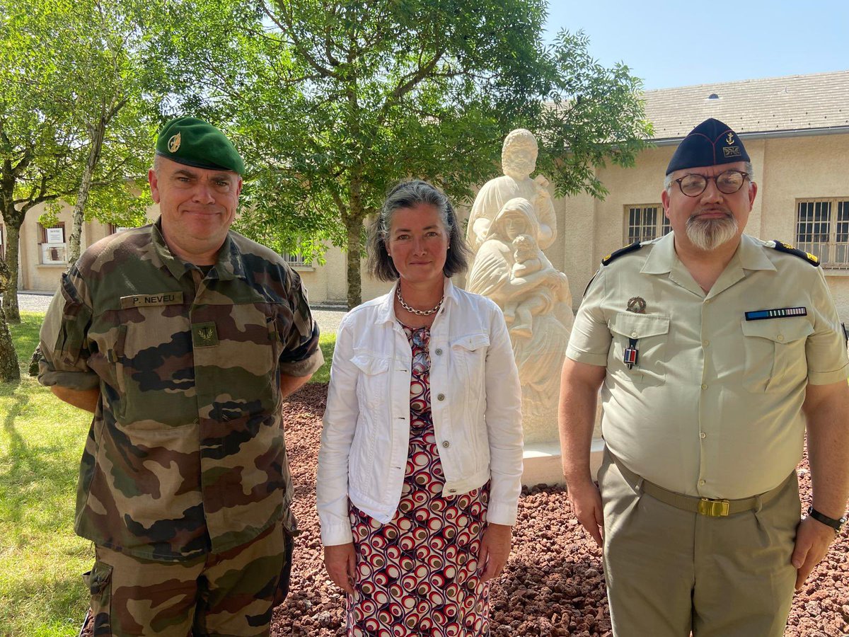 Chef de corps 13eDBLE (@cdc_13edble) on Twitter photo 🟢🔴🎙️ La #13eDBLE a clos son cycle de réflexion annuel sur la prise de risque avec une conférence passionnante à deux voix !
Invités d’honneur : Mme Céline Guillaume, présidente de <a href="/laprocure/">Librairie La Procure</a>, a partagé sa riche expérience du monde de l’entreprise, et l’aumônier Fournier, 🟢🔴🎙️ La #13eDBLE a clos son cycle de réflexion annuel sur la prise de risque avec une conférence passionnante à deux voix !
Invités d’honneur : Mme Céline Guillaume, présidente de <a href="/laprocure/">Librairie La Procure</a>, a partagé sa riche expérience du monde de l’entreprise, et l’aumônier Fournier,