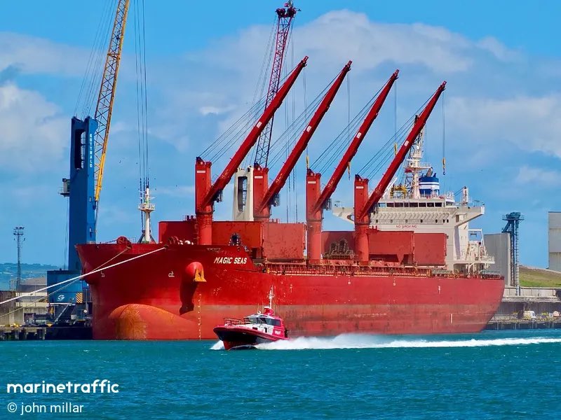 MenchOsint's tweet image. ⚡️The ship attacked is the Bulk Carrier "MAGIC SEAS", Greek-registered, like many Israeli owned ships.

It's reportedly beeing abandoned by the crew, at risk of sinking.