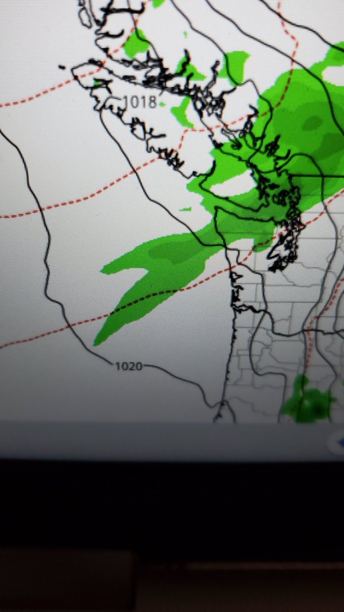 #bcstorm #bcstormwatch  Thunderstorm risk with rain possible Tuesday ⛈️ 

Vancouver 5 millimetres
Victoria 5 millimetres
Nanaimo 5 millimetres
Cowichan Valley 5 millimetres
Campbell River 5 millimetres