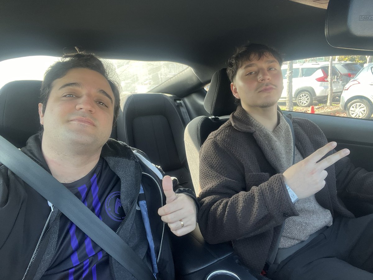 Presentes en la Comic Con Chile. Estamos en el stand de Nice One jugando MK y SF6! 

<a href="/AracneGG/">Aracne Esports 🕷</a> <a href="/Diegooasd/">Cell</a>