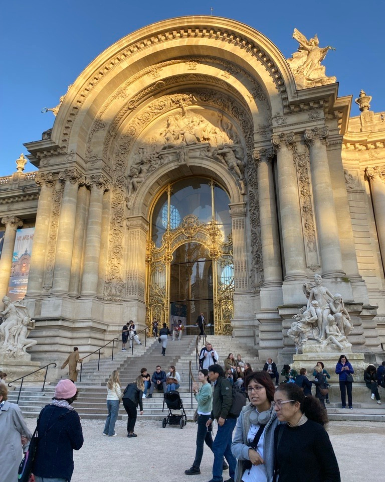 ✨ An architectural gem in the heart of Paris!
Have you too been dazzled by the @petitpalais_
#visitparisregion #explorefrance