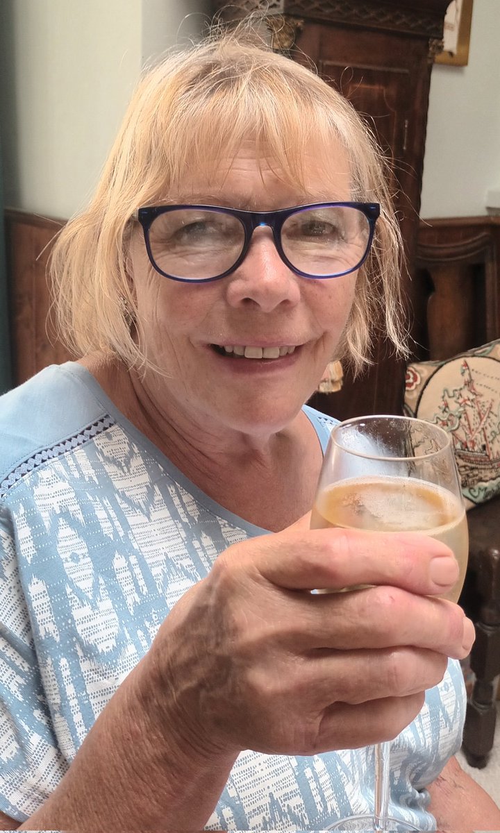 Maeldune_991's tweet image. Happy #ChampagneSunday everyone!