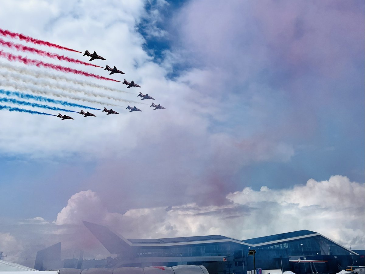 matt_cork's tweet photo. The always incredible @rafredarrows over The Wing at the British Grand Prix… 🙌 🙏
#f1 #BritishGP #silverstone
@F1 @SilverstoneUK
#theredarrows https://t.co/ZqYlovadpX