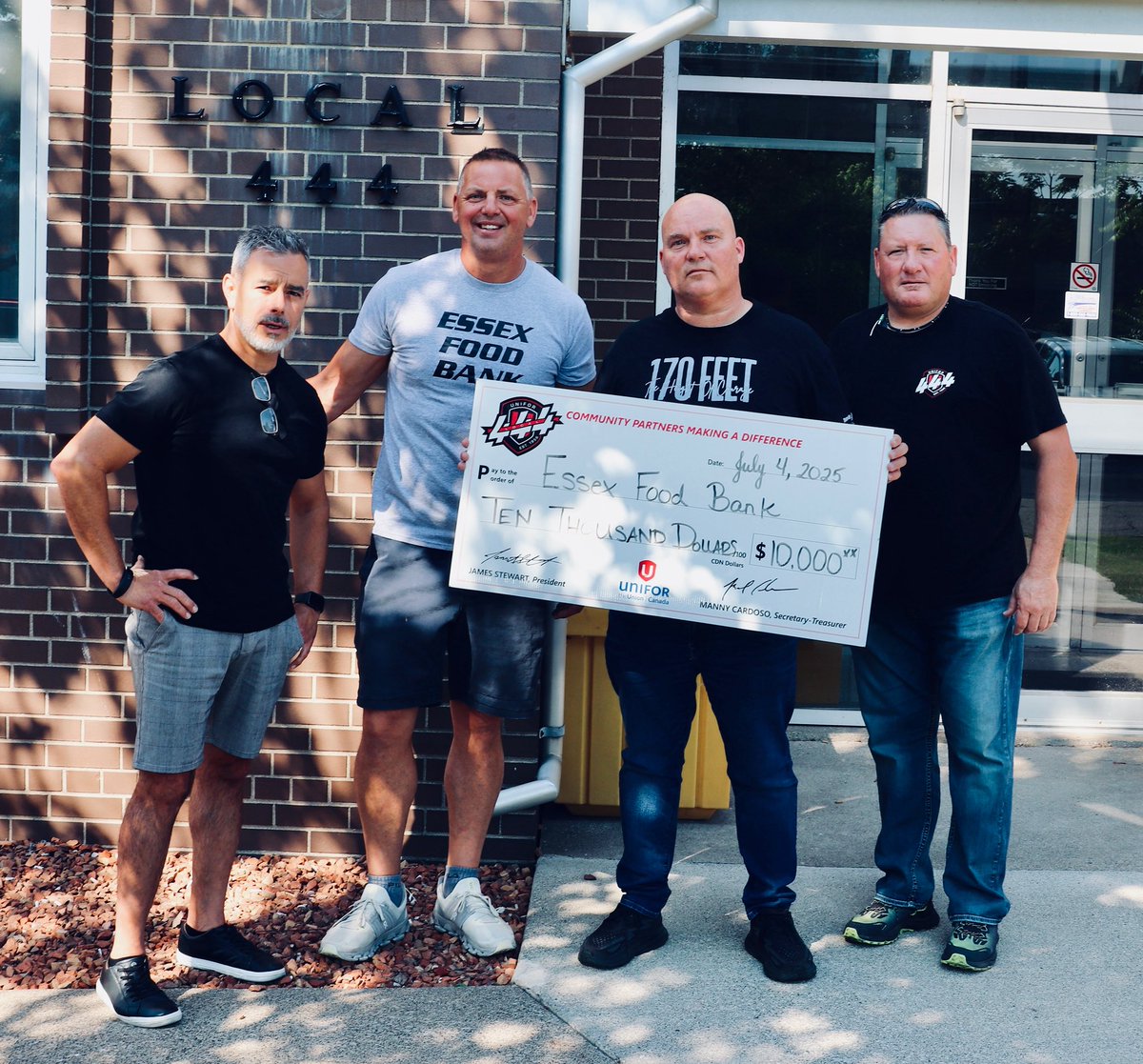 LOCAL444UNIFOR's tweet image. 🚗🥫 Windsor Assembly Plant Steps Up Again! 🥫🚗
On July 3, workers raised $10,000 & over 400 lbs of food—with a Local 444 top-up—for the Essex Food Bank & St. Vincent de Paul. 💛
Thank you to everyone who gave from the heart. 💪
#LocalProud #UNI444WAP #CommunityStrong