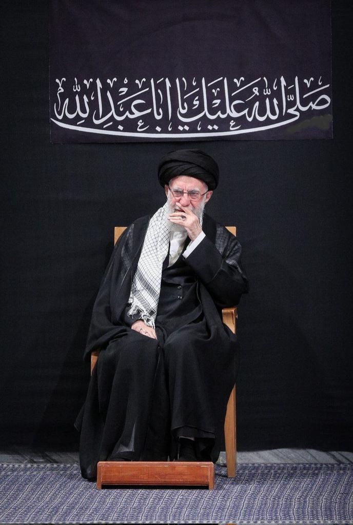 عمـره ستـة وثمـانون عـام وأمـر،،يكـا وأسـر،،ائيل تهــ,,ــددان بقـــ,,ــتلة علـناً ولـم يـقـُل ان أمـر،،يكـا وأسـر،،ائيل يريدان أ،غتيا،لي حـتى لايشغـل الشـعب معـه ولا يريد أن يكـسب تعاطـف النـاس . #عاشوراء_١٤٤٧