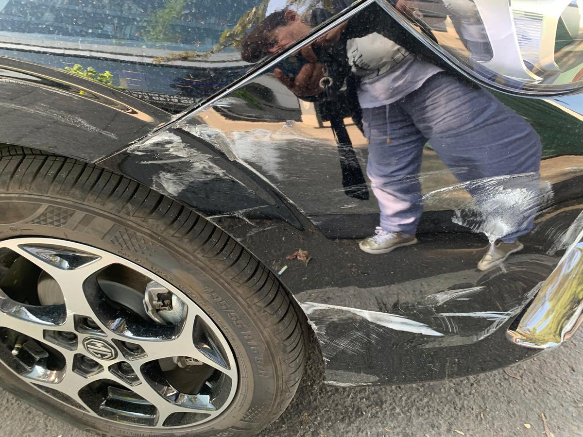 PRISCILA_DISENO's tweet photo. @UCS_GCDMX  AYUDA este coche le chocó a mi mamá hoy en la mañana y se dio a la fuga, cuando les pidieron que se movieran para no hacer más tráfico! que se puede hacer? https://t.co/XRpEwRcVZS