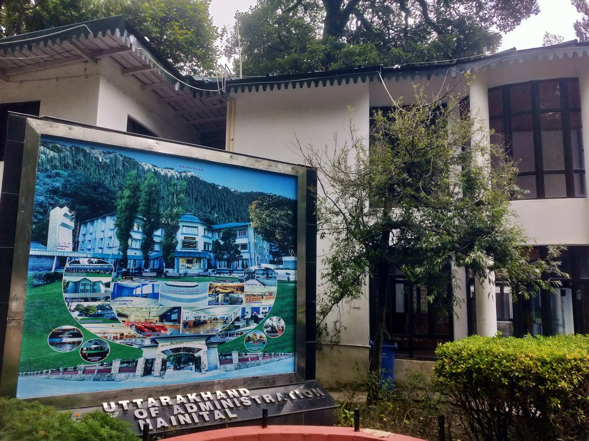 REAPNainital's tweet photo. Today HoH standee arrived at UPAA, Nainital for showcasing premium products of rural Uttarakhand। The product range includes millets, pulses, millet bakery, silk stol, herbal tea, Uttarakhandi topi etc।
@REAPNainital @REAPUttarakhand 
@CdoNainital @IFAD https://t.co/VDILqW9Esm