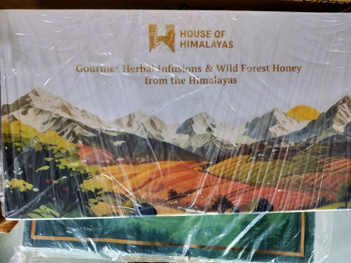 REAPNainital's tweet photo. Today HoH standee arrived at UPAA, Nainital for showcasing premium products of rural Uttarakhand। The product range includes millets, pulses, millet bakery, silk stol, herbal tea, Uttarakhandi topi etc।
@REAPNainital @REAPUttarakhand 
@CdoNainital @IFAD https://t.co/VDILqW9Esm